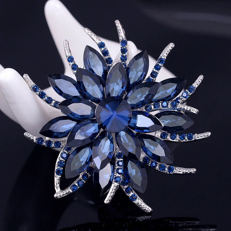 Fashion Glitter Sparkle Flowers Floral Brooches Sweet Elegant Vintage Retro Luxury Jewelry for Women Ladies Accessories Chic