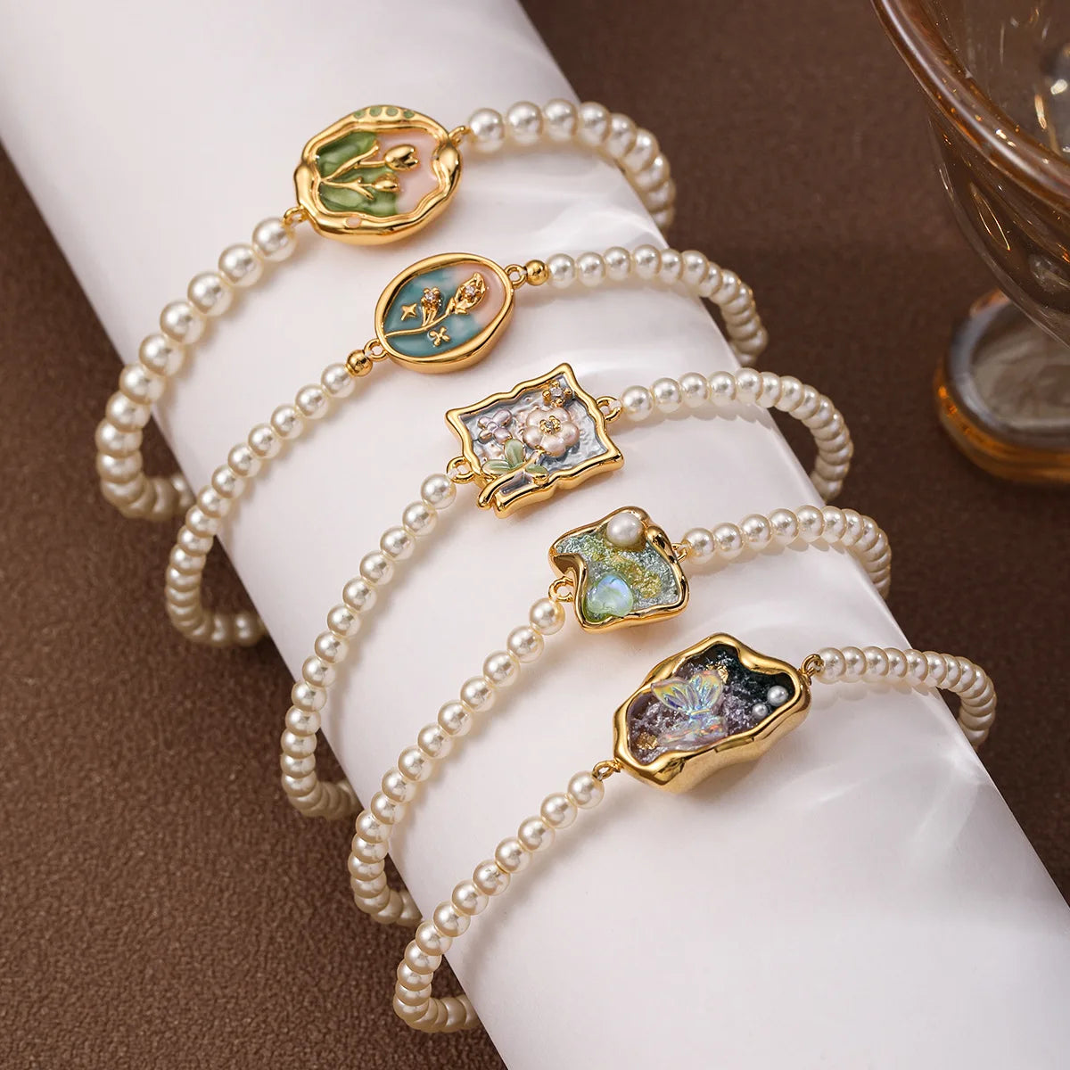 Fashion 18k Gold Copper Freshwater Pearl Bracelets for Girls Sweet Hand-Painted Drip Glaze Jewelry for Women Ladies Wholesale
