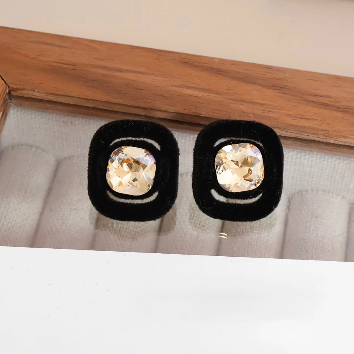 Fashion Art Deco Sweet Trendy Elegant Stud Earrings for Girls Glamorous Dainty Refined Jewelry for Women Ladies Accessories