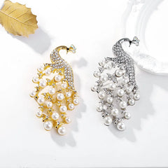 Fashion Animals Glitter Sparking Peacock for Girls Sweet Imitation Pearl Pins Jewelry for Women Ladies Accessories Wholesale