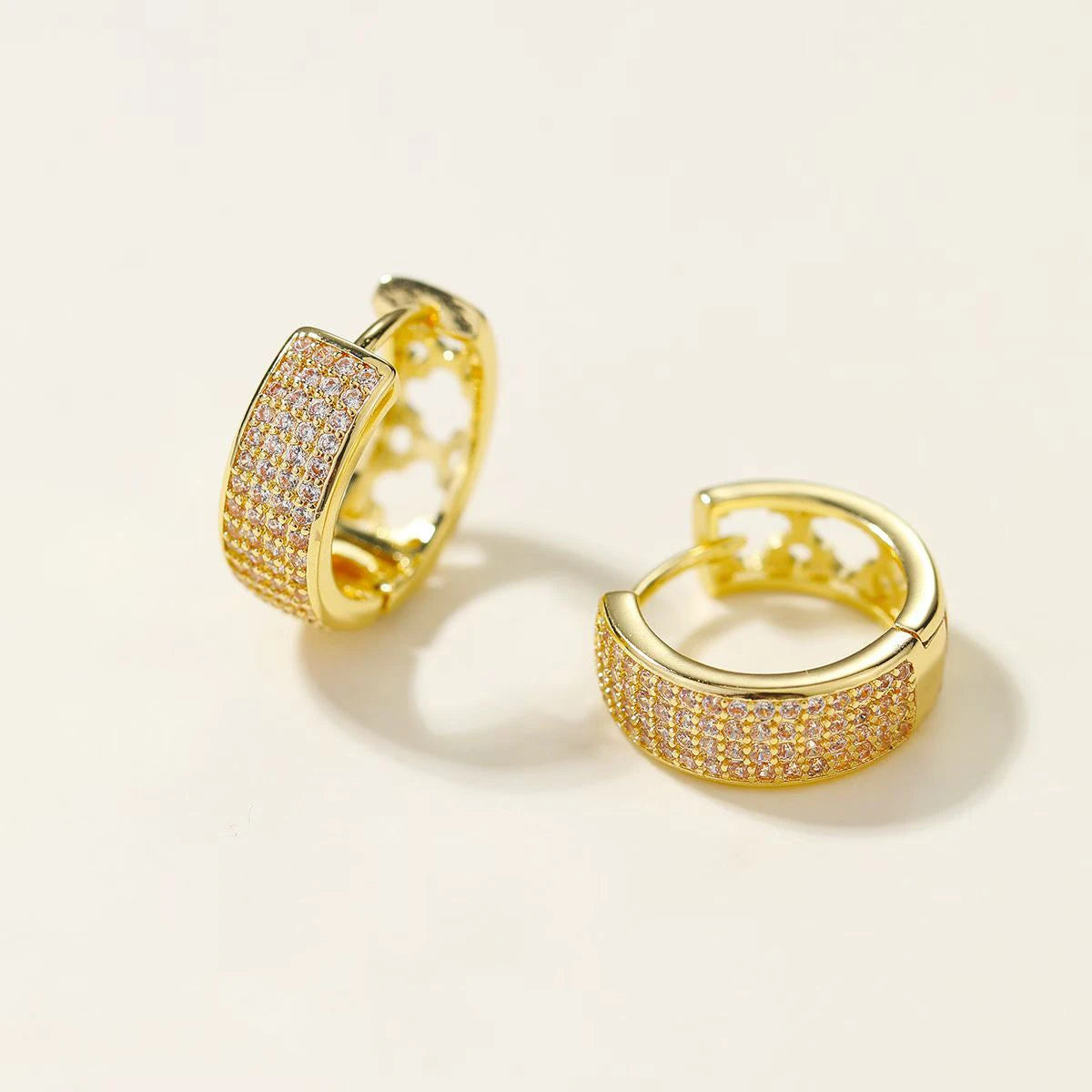 Luxury Glitter Charms Glamorous Drop Earrings for Girls Elegant Dainty Jewelry for Women Ladies Accessories Chinese Supplier