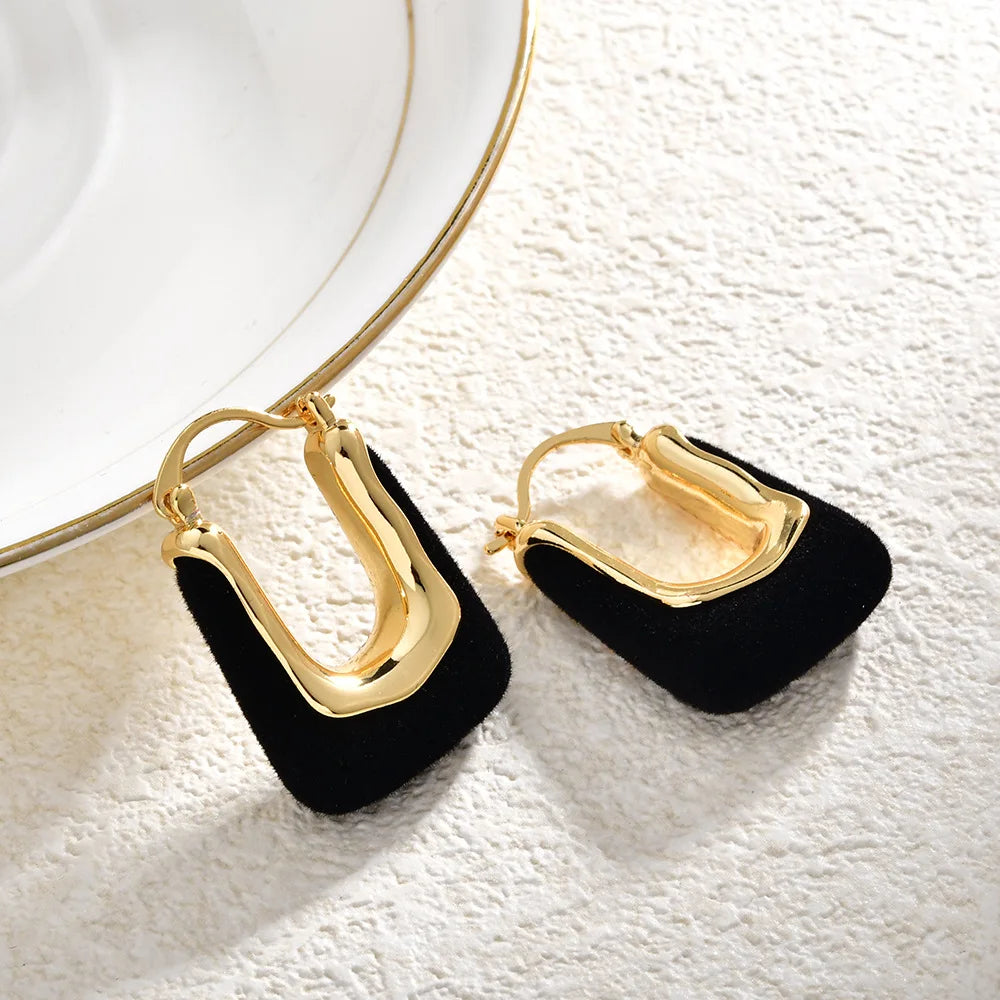 Women's Trendy Vintage Earrings U-shaped Style Velvet Leopard Print Earrings Elegant Personalized Fashionable Earrings Wholesale