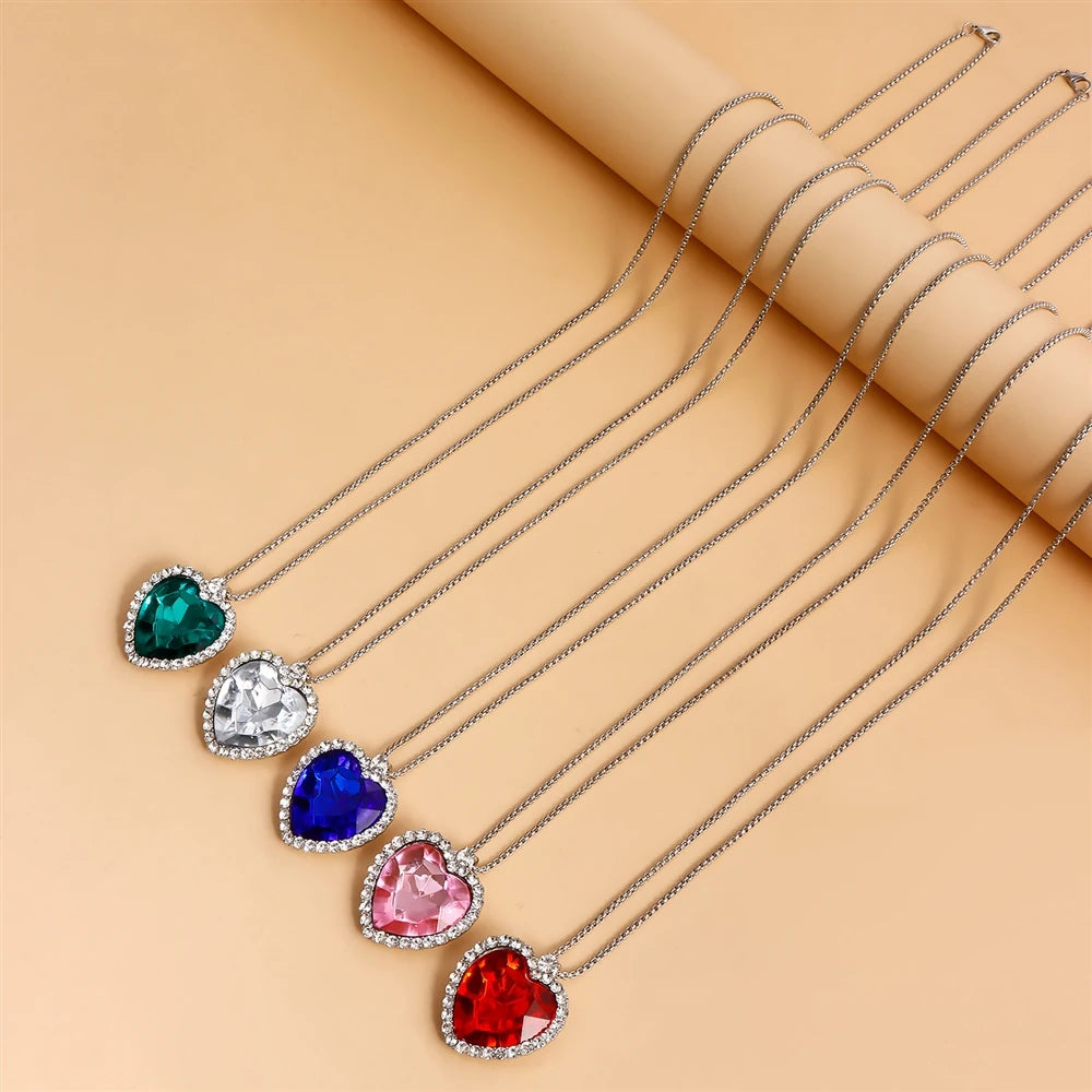 Fashion Trendy Stylish Glitter Heart Shaped Sparkle Necklaces for Girls Rhinestone Glamorous Jewelry for Women Ladies Accessory