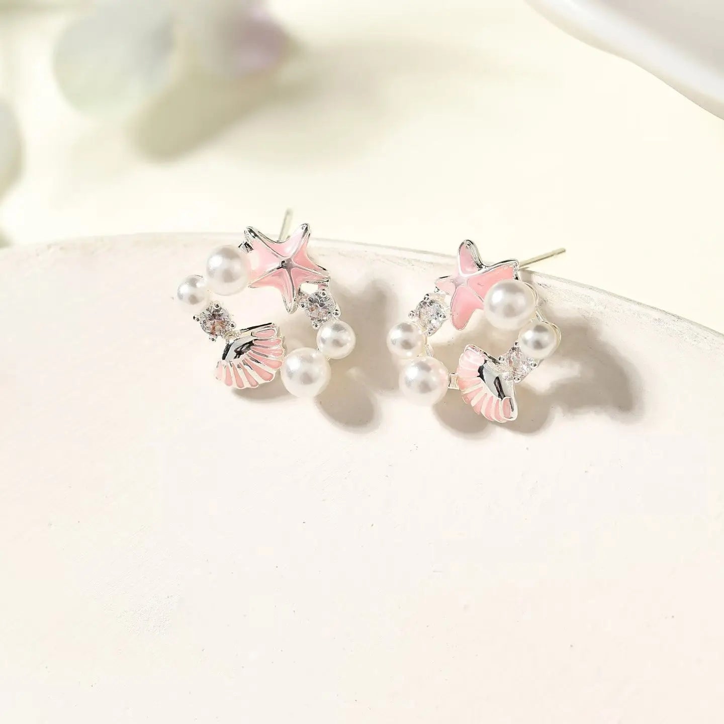 Female Creative Design Cartoon Small Mini Animals Stud Earring Fashion Cute Glitter Lightweight Jewelry Accessories for Causal