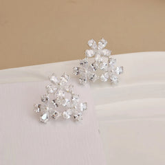 Glitter Flower Imitation Pearl Luxury Stud Earrings for Girls Elegant Simple Glamorous Jewelry for Women Ladies Accessories
