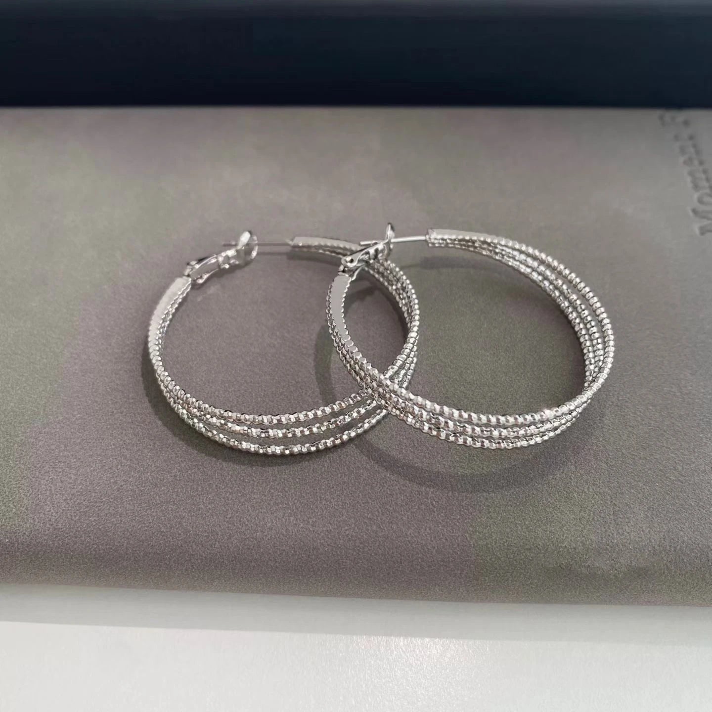 Ladies High Quality Lightweight Large Hoop Earring Fashion Chic Sparking Glamorous Wholesale Jewelry Accessories for Women Daily