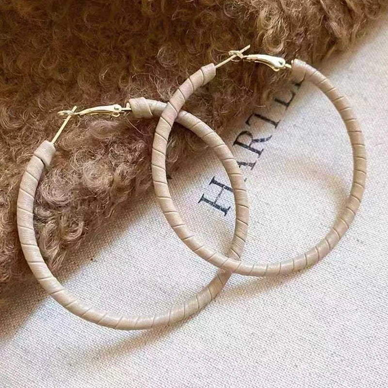 Fashion Simple Classic Minimalistic Hoop Earrings for Girls Trendy Stylish Art Deco Jewelry for Women Ladies Accessories Chic