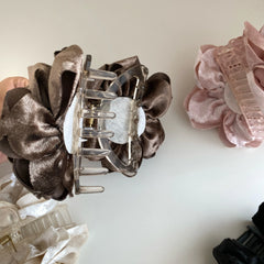 Women's Solid Color Pink Black Minimalistic Hair Claw Clips Elegant Flower Hairpin Accessories Hot Sale Daily Use Wholesale