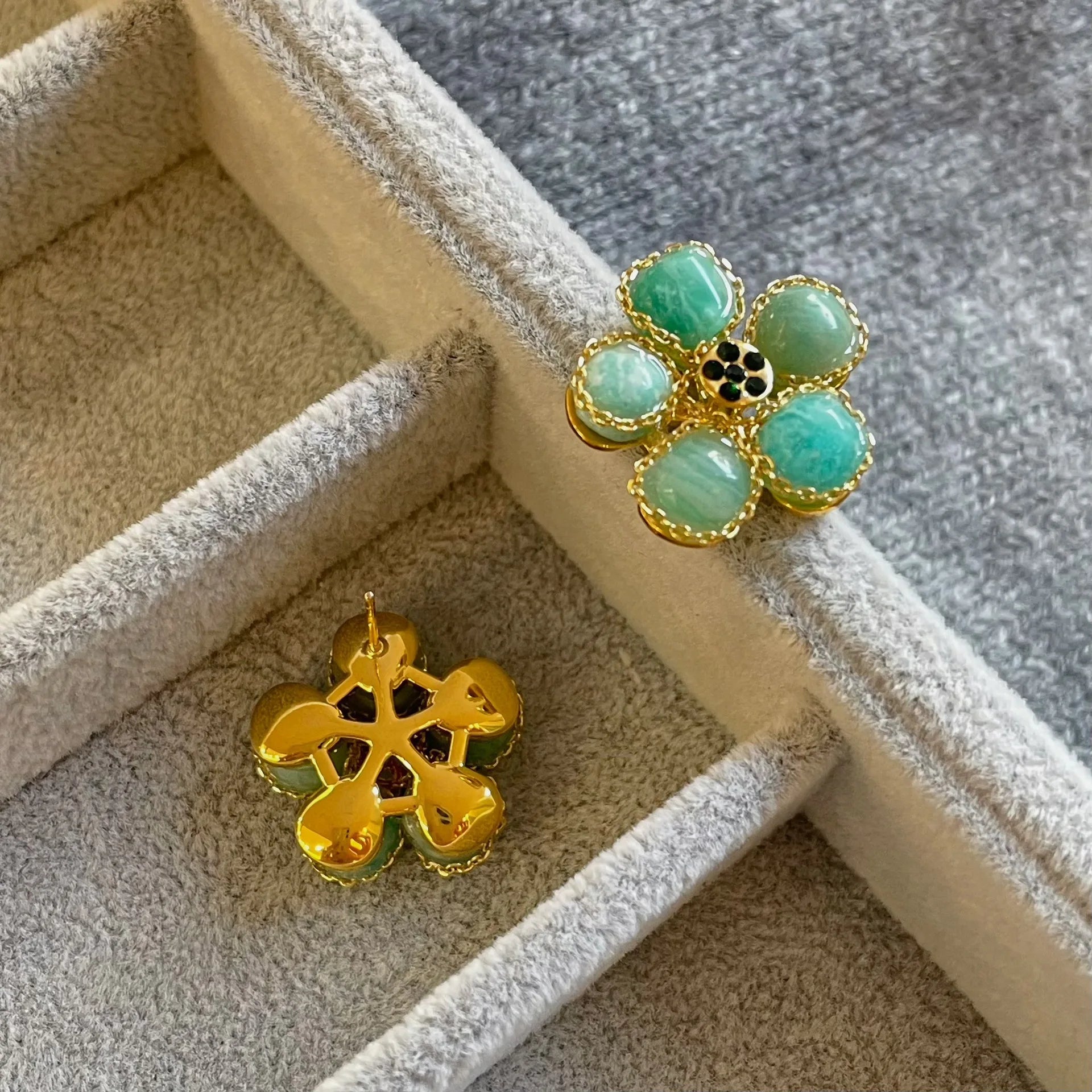 Women Vintage Elegant Flower Green Alloy Stud Earring Factory Price Bulk in Stock Jewelry for Female Daily Party Travelling Use