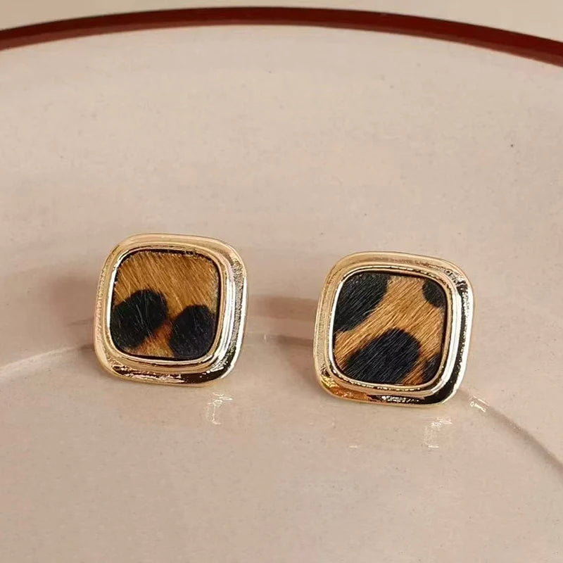 Fashion Classic Leopard Print Stud Earrings for Girls Trendy Stylish Dainty Glamorous Jewelry for Women Ladies Accessories