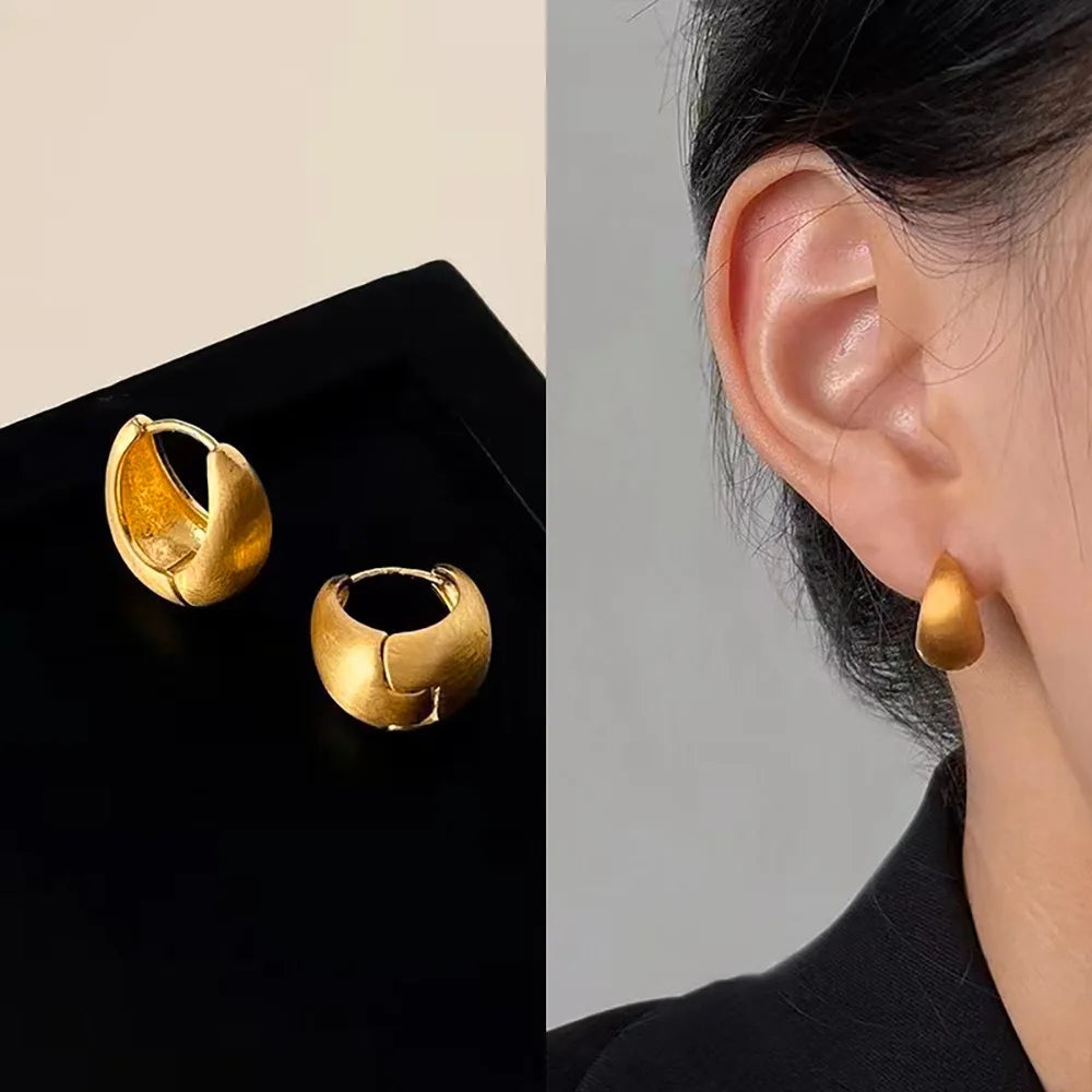 French Retro Minimalist Hoop Earrings Brushed Copper Plated Gold Ear Buckles High-end Huggie Accessories European American Bulk