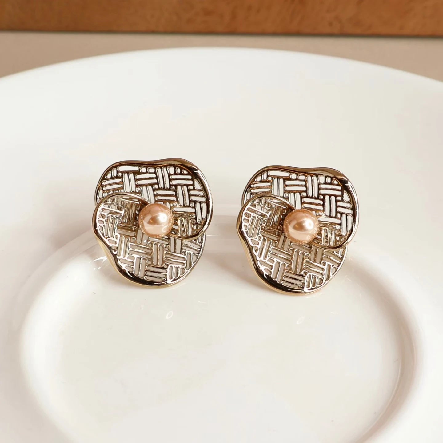 Fashion Vintage Luxury Trendy Imitation Pearl Stud Earrings for Girls Sweet Stylish Fine Jewelry for Women Ladies Accessories