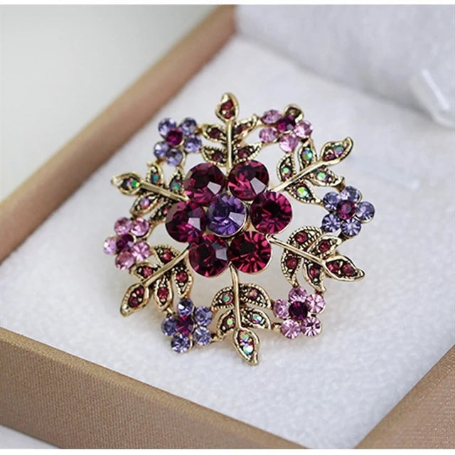Fashion Glitter Rhinestone Elegant Sweet Brooches for Girls Stylish Pins Jewelry for Women Ladies Accessories New Design Chic
