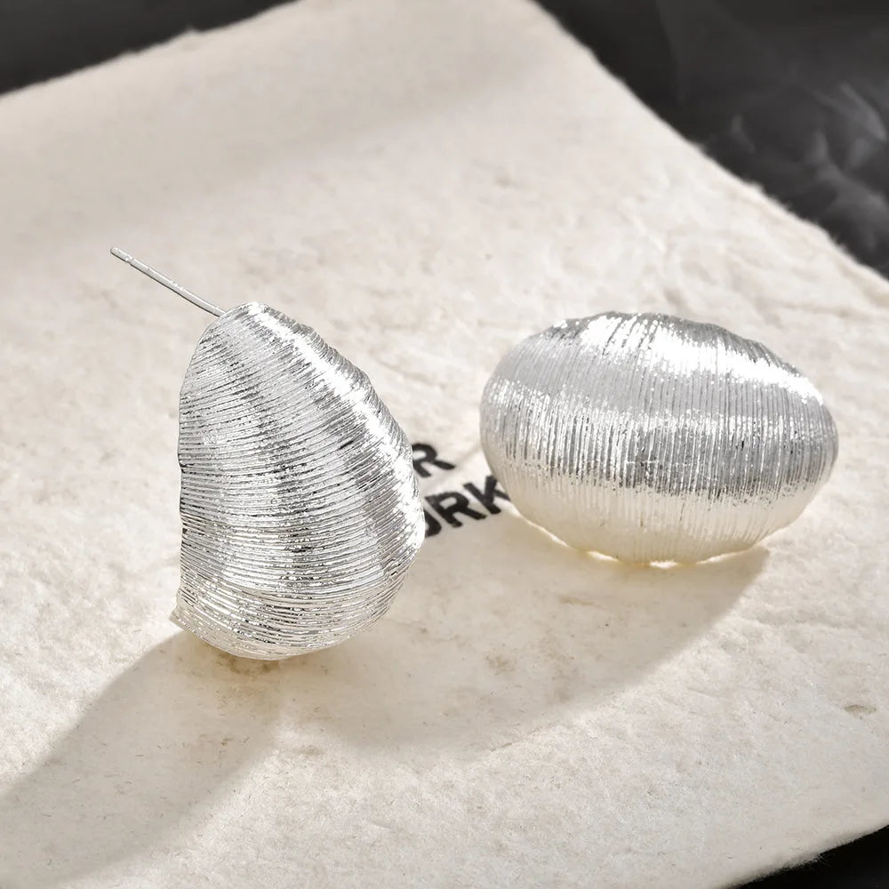 Textured Metal Oval Stud Earrings Women Gold and Silver Statement Chunky Lightweight Fashion Ear Jewelry Wholesale Accessories