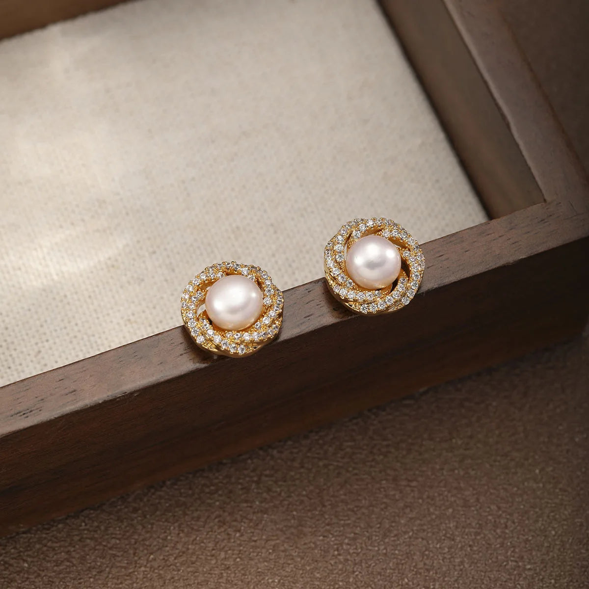 Ladies Pearl Zircon 18k Gold-plated Simple Stud Earring Charms Elegant Trendy Factory Price Bulk in Stock Jewelry for Women Use