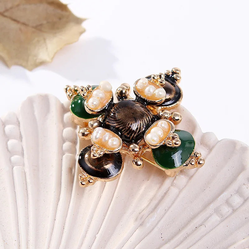 Fashion French Style Vintage Retro Elegant Brooches for Girls Graceful Pins Jewelry for Women Ladies Accessories New Design