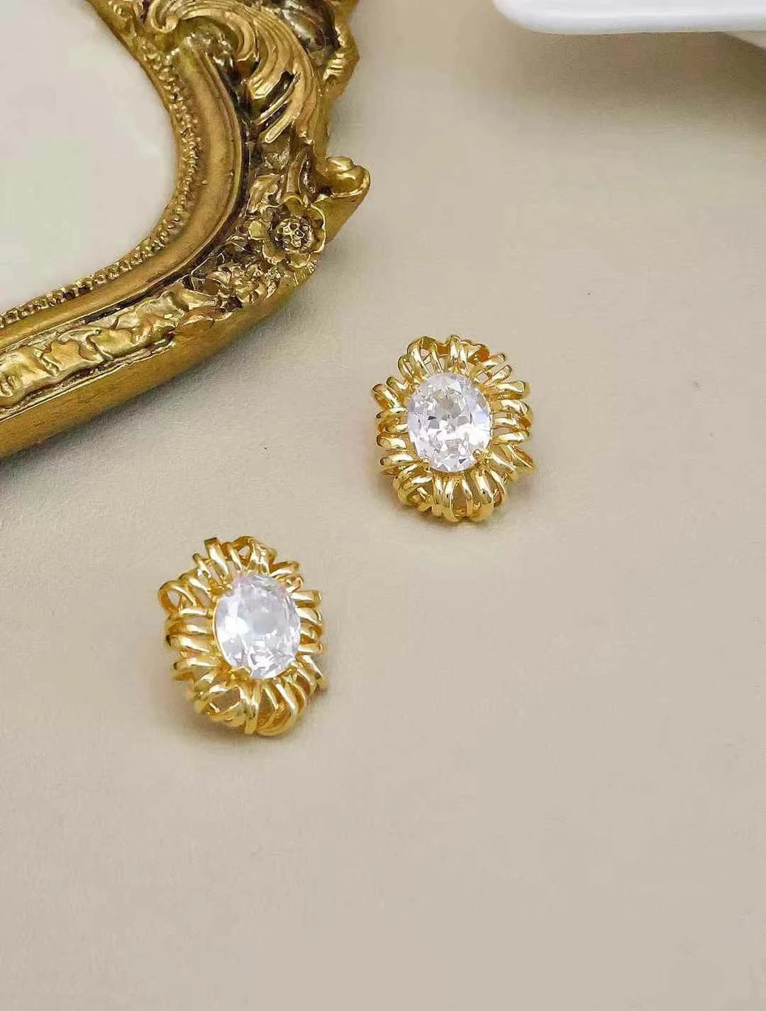 Luxury Flower Elegant Minimalistic Floral Stud Earrings for Girls Graceful Glitter Jewelry for Women Lady Accessories Wholesale