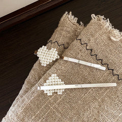 Simple Minimalistic Heart Shaped Hair Clips for Girls Elegant Trendy Bobby Pins for Women Ladies Hair Accessories in Stock