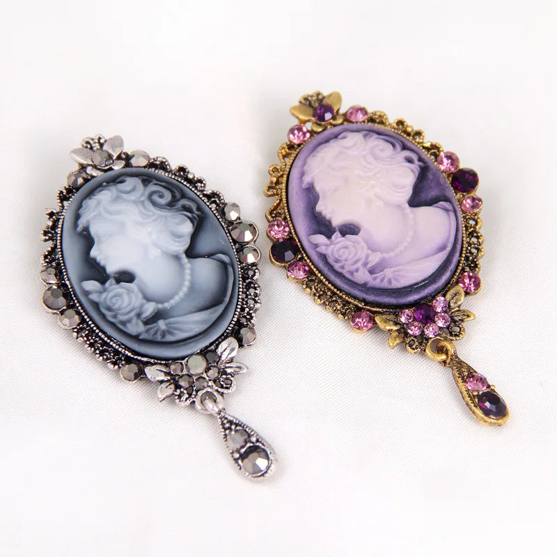 European and American Style Victoria Elegant Sparkle Brooches for Girls Vintage Retro Angel Jewelry for Women Ladies Accessories