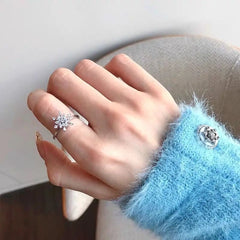 Women's Rotating Snowflake Rings Shining Zircon Fashionable Elegant Sweet Ring for Chriatams Party Custom Accessories Wholesale