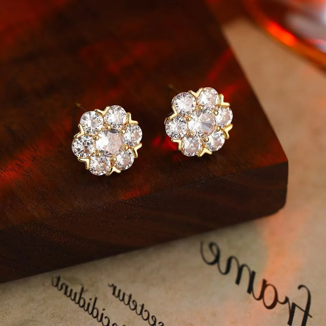 Women Flower Butterfly Small Mini Simple Stud Earring Fashion Chic Glitter Sparking Elegant High Quality Jewelry Accessories