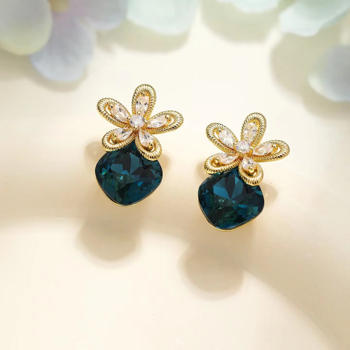 Luxury Flowers Floral Dainty Vintage Simple Drdop Earrings for Girls Glamorous Charms Jewelry for Women Ladies Accessories