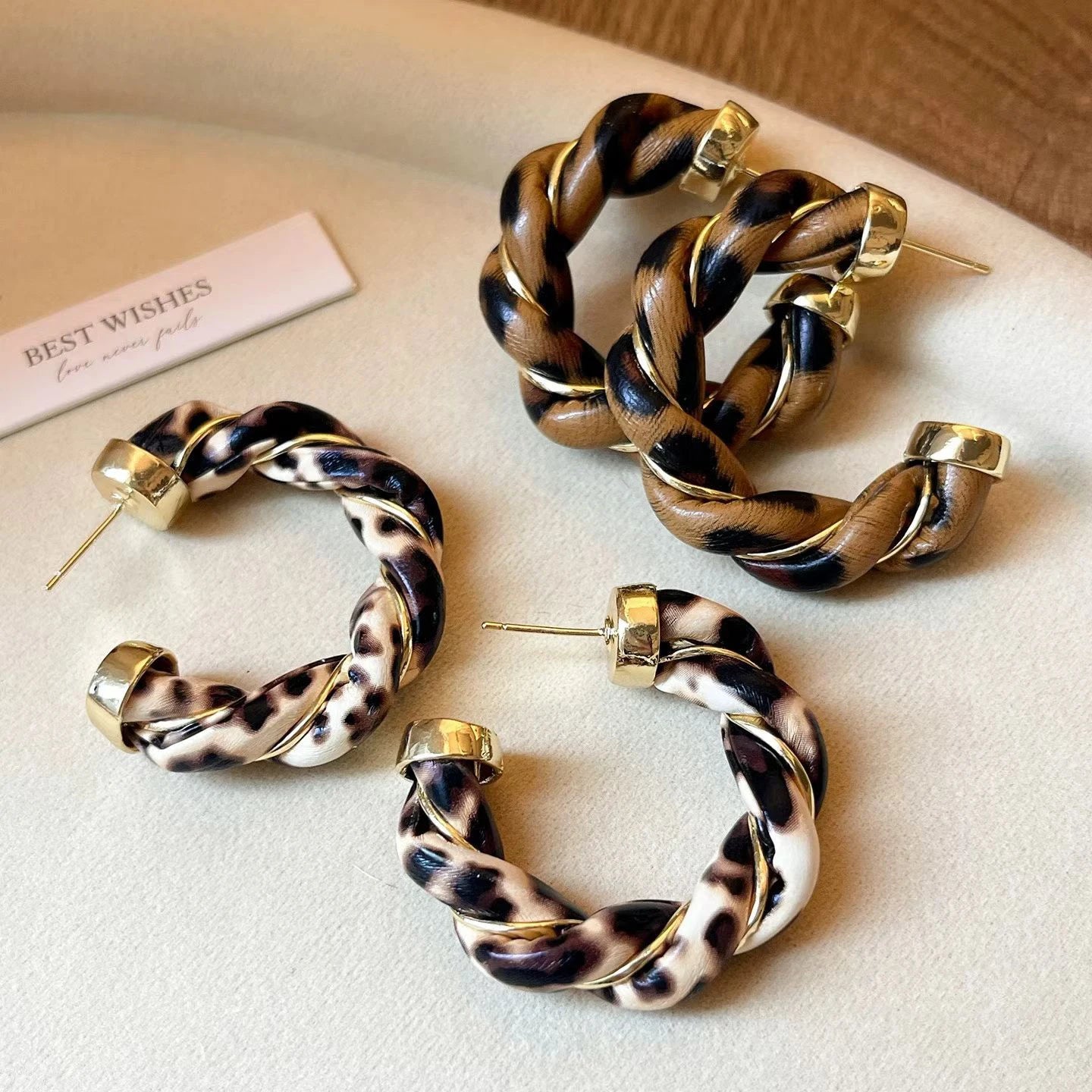 Female Leopard Print Circle Shape Hoop Earring Fashion Vintage Elegant Glamorous Wholesale Jewelry Accessories for Causal Daily