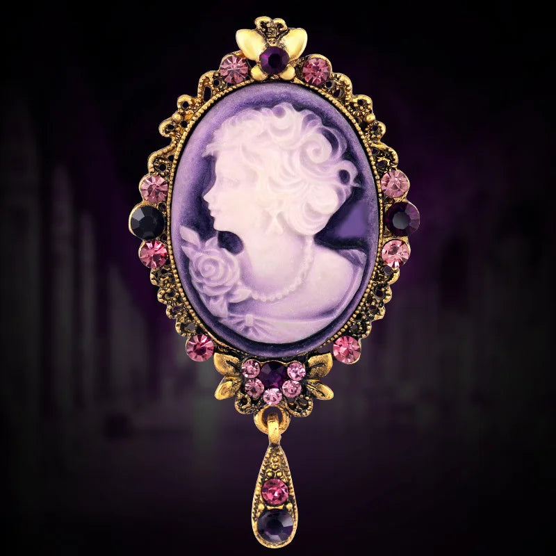 European and American Style Victoria Elegant Sparkle Brooches for Girls Vintage Retro Angel Jewelry for Women Ladies Accessories