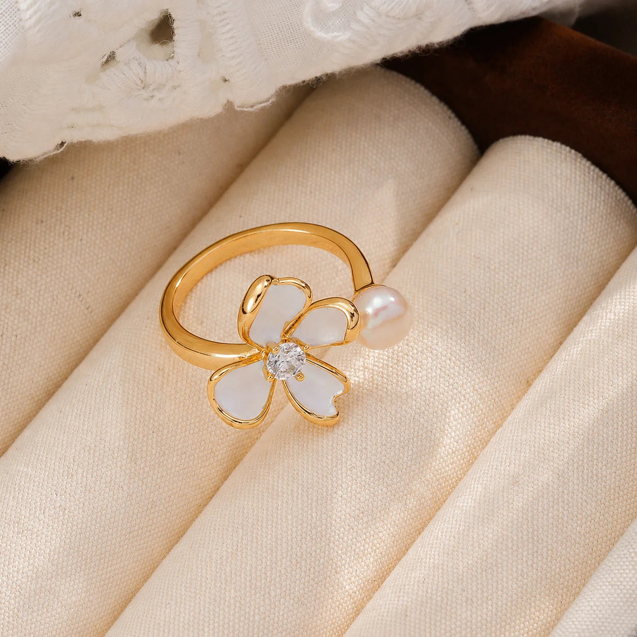 Fashion Freshwater Pearl Cubic Zirconia Flowers White K Plated Rings for Girls Sweet Jewelry for Women Ladies Wholesale Simple
