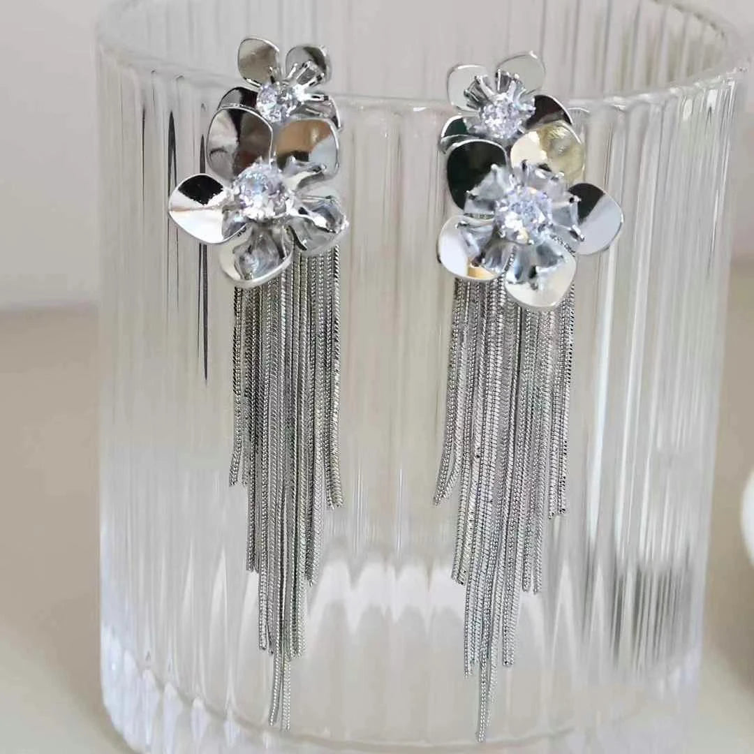 Ladies Heart Shape Mental Tassel Decorative Long Drop Earring Fashion Sparking Glitter Sequined Charms Bulk Jewelry Accessories