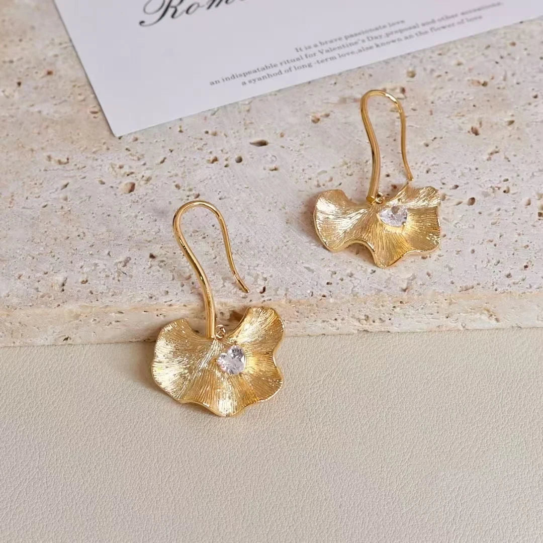 Fashion Simple Minimalistic Elegant Heart Shaped Drop Earrings for Girls Sweet Refined Jewelry for Women Ladies Accessories