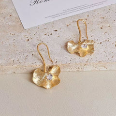 Fashion Simple Minimalistic Elegant Heart Shaped Drop Earrings for Girls Sweet Refined Jewelry for Women Ladies Accessories