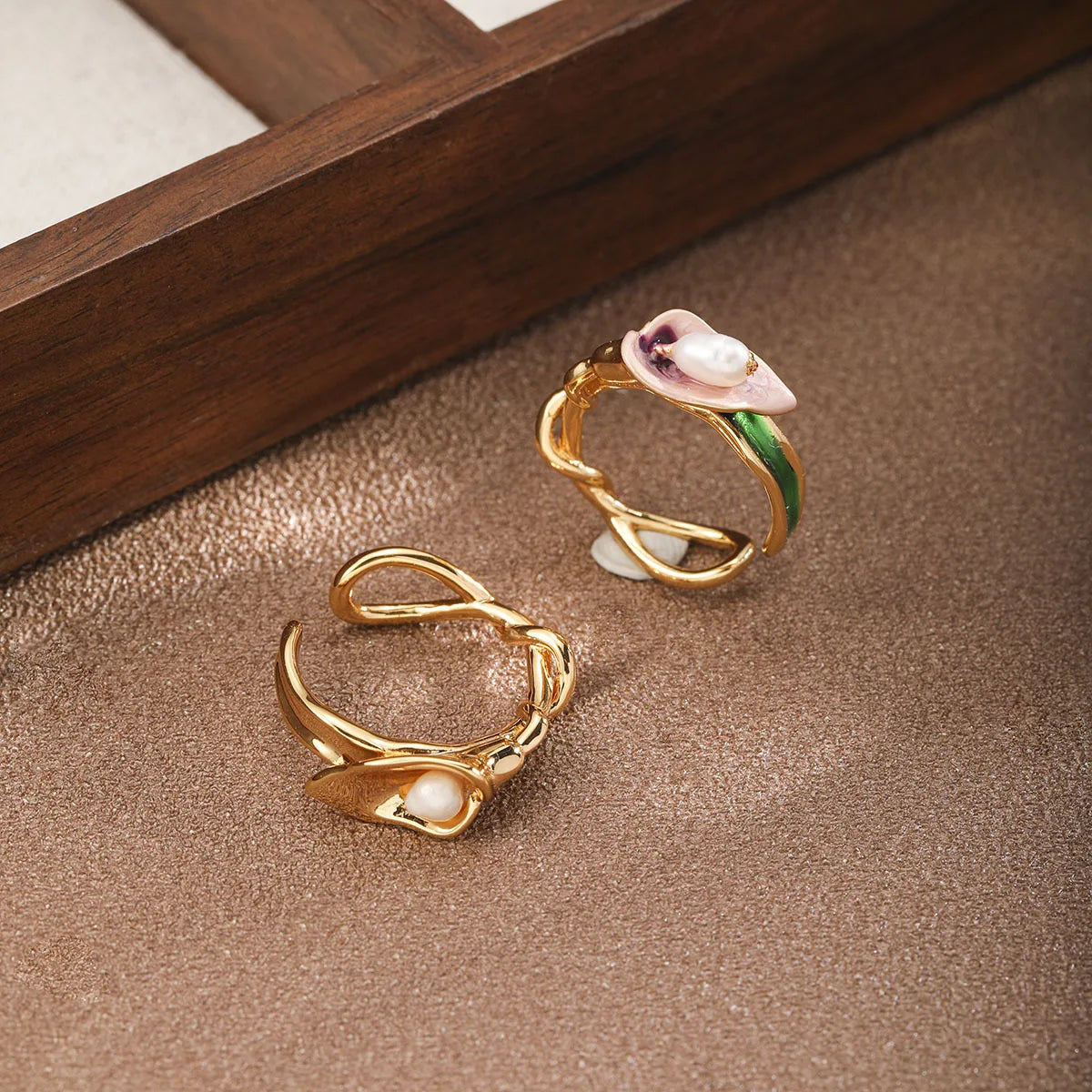 Fashion Glass Pearl Simple Flower Rings for Girls Stylish Minimalistic Jewelry for Women Ladies Wholesale China Manufacturer