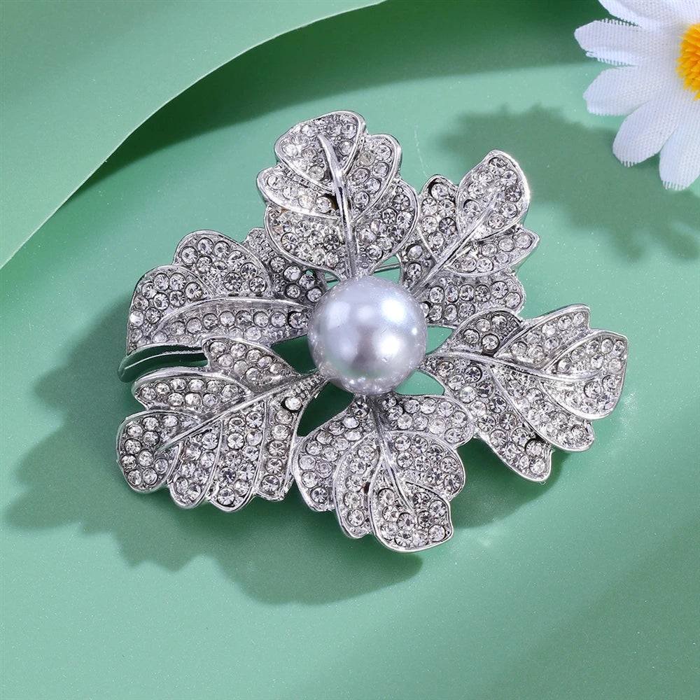 Fashion Flowers Floral Imitation Pearl Sweet Brooches for Girls Elegant Glitter Sparkle Pins Jewelry for Women Ladies Accessory