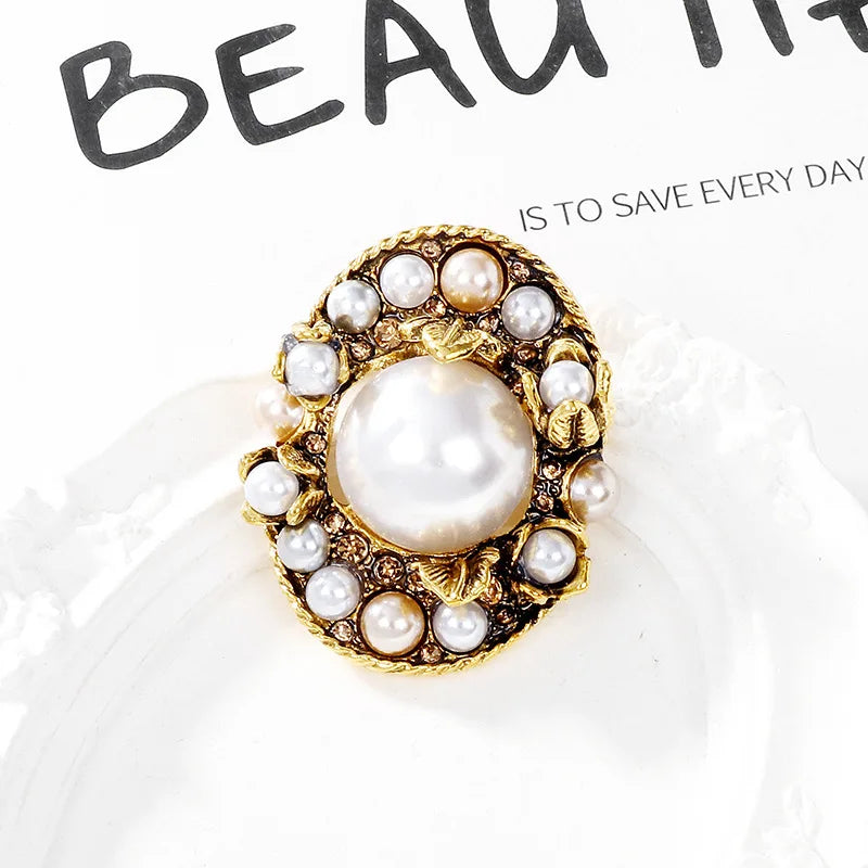 Fashion Vintage Luxury Imitation Pearl Retro Brooches for Girls Elegant Pins Jewelry for Women Ladies Accessories Wholesale