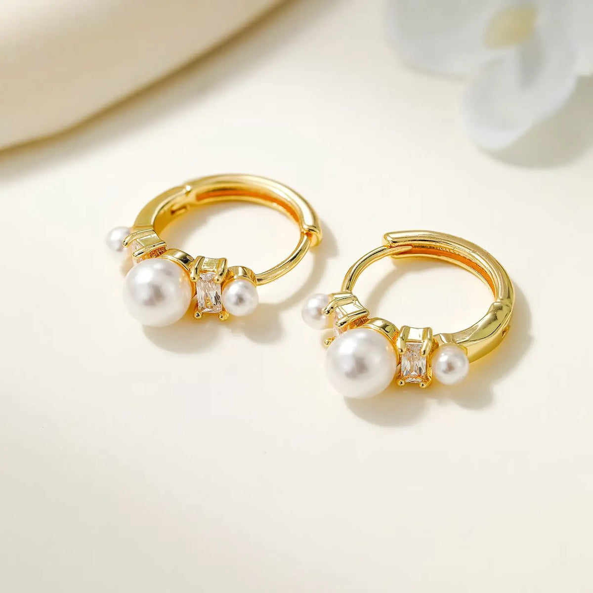 Fashion Elegant Graceful Imitation Pearl Dainty Hoop Earrings for Girls Sweet Graceful Jewelry for Women Ladies Accessories