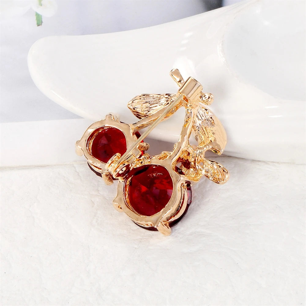 Fashion Glitter Cherry Sweet Fruits Brooches for Girls Elegant Glamorous Pins Jewelry for Women Ladies Accessories Wholesale
