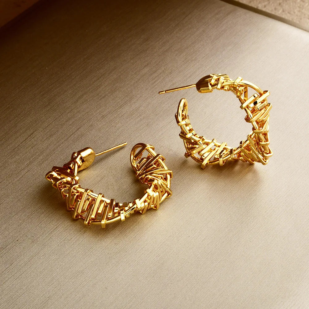 Minimalist Twisted Design Earrings Unisex Copper Plated C-shaped Stud Earrings Cold Aesthetic Fashion Clean Earrings Accessories