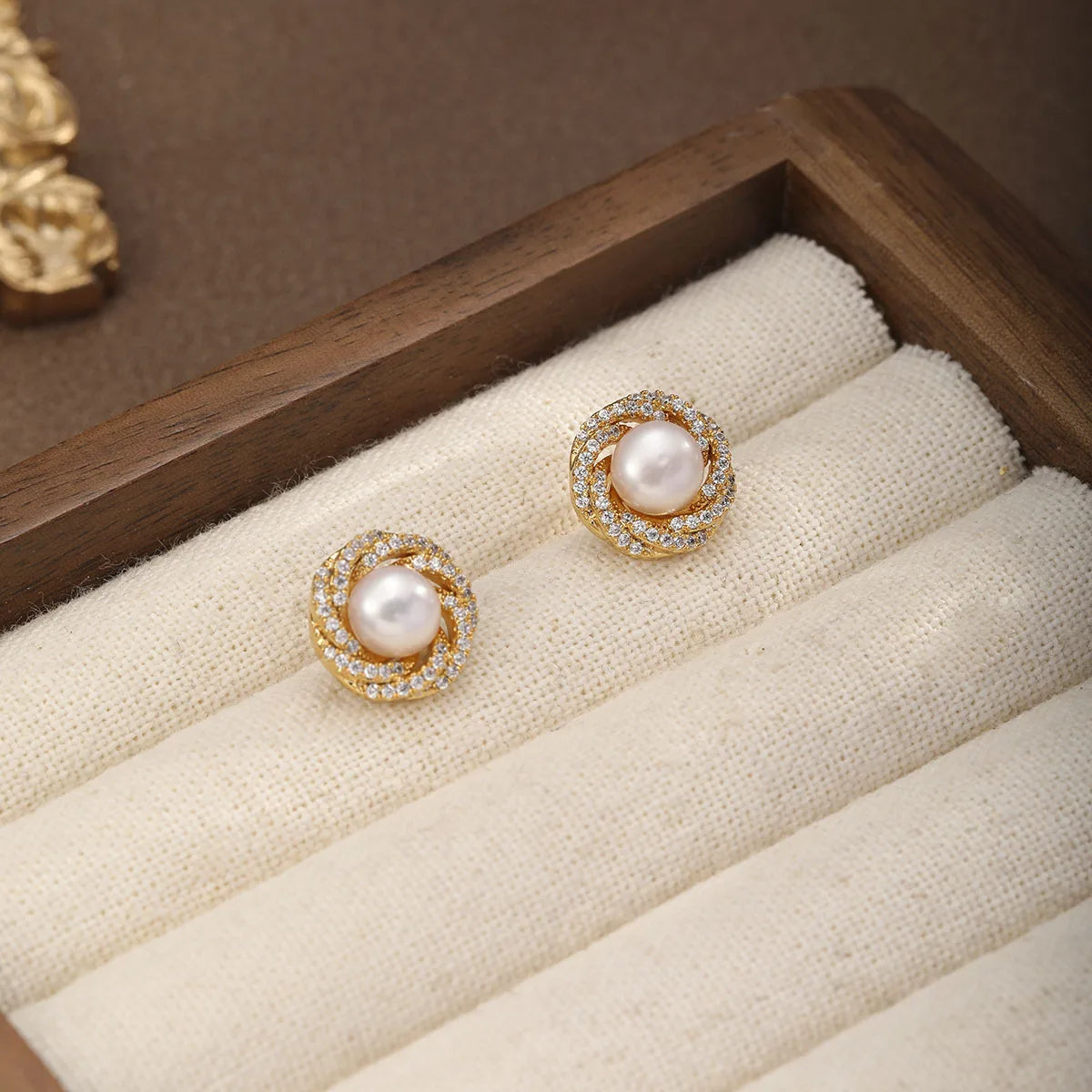 Ladies Pearl Zircon 18k Gold-plated Simple Stud Earring Charms Elegant Trendy Factory Price Bulk in Stock Jewelry for Women Use