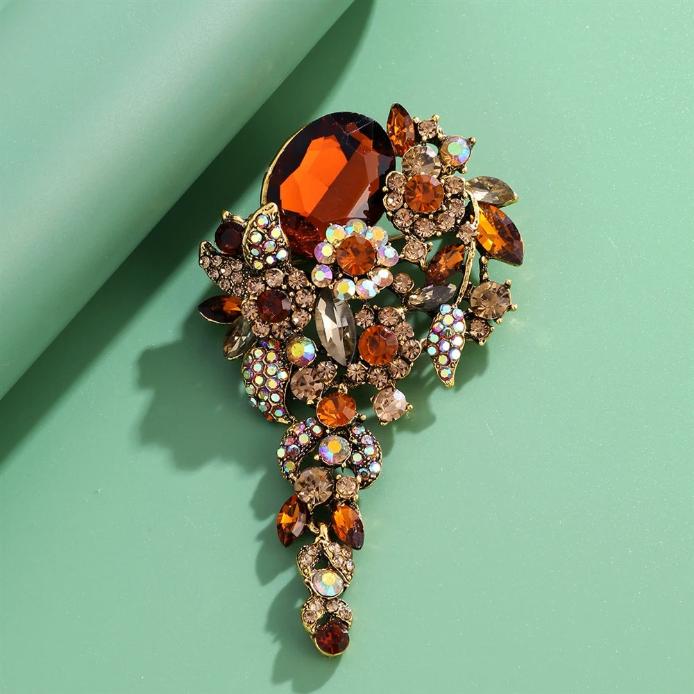 Fashion Glitter Rhinestone Sparking Elegant Brooches for Girls Sweet Dainty Jewelry Pins for Women Ladies Accessories Hot Sale
