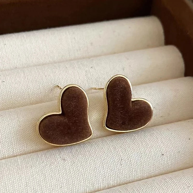 Fashion Heart Shaped Designer Velvet Simple Stud Earrings for Girls Simple Art Deco Dainty Jewelry for Women Ladies Accessories