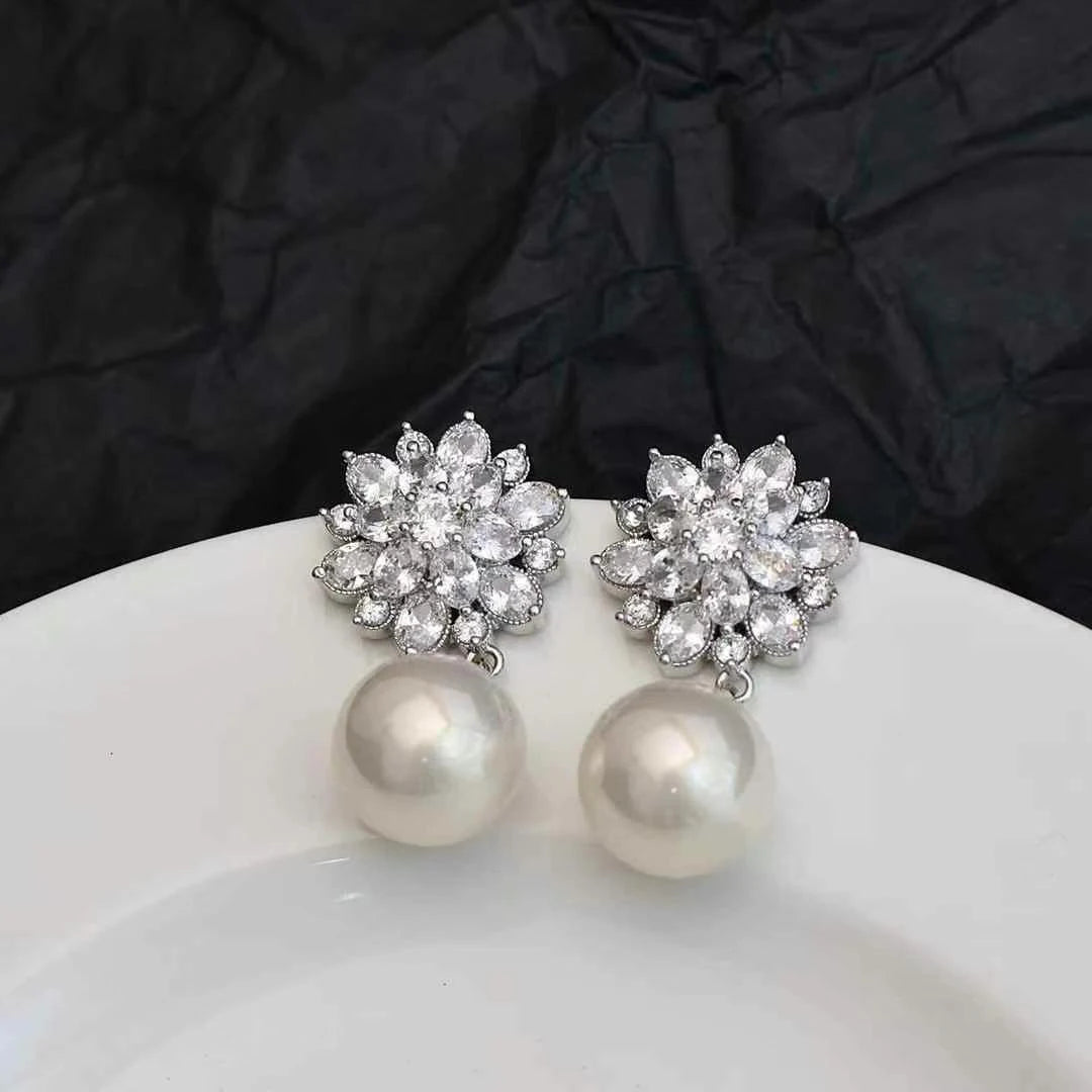 Fashion Simple Sweet Imitation Pearl Drop Earrings for Girls Cute Luxury Butterfly Jewelry for Women Lady Accessories Wholesale