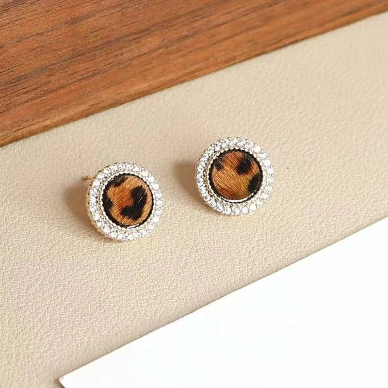 Fashion Classic Leopard Trendy Stud Earrings for Girls Stylish Art Deco Refined Jewelry for Women Ladies Accessories Wholesale