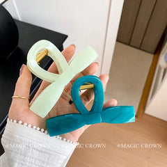 Women Hot Sale Green Minimalistic Medium Hair Claw Clips Graceful Classic Hair Claw Clip Accessories for Ladies Daily Office Use
