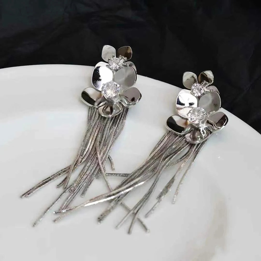 Ladies Heart Shape Mental Tassel Decorative Long Drop Earring Fashion Sparking Glitter Sequined Charms Bulk Jewelry Accessories