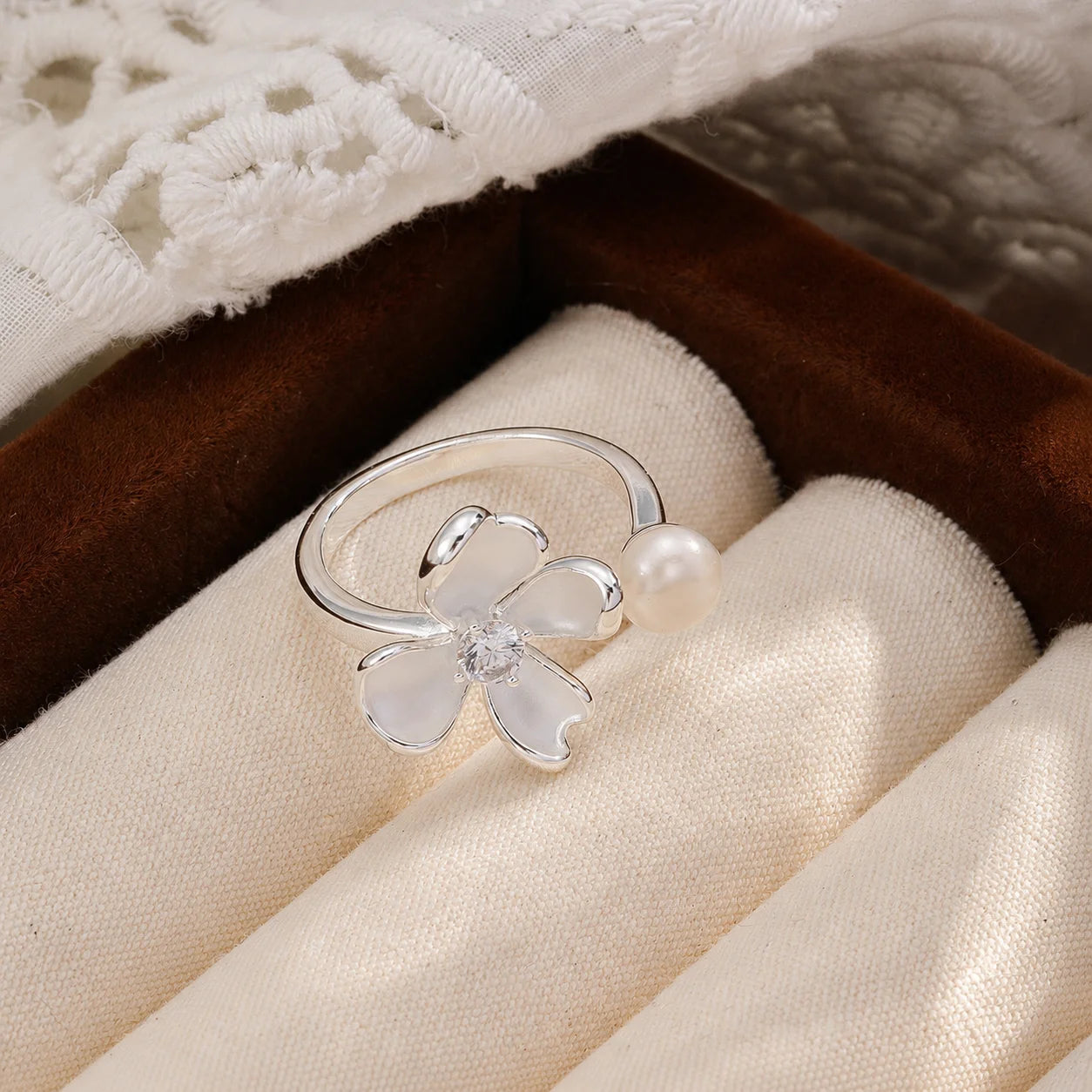 Fashion Freshwater Pearl Cubic Zirconia Flowers White K Plated Rings for Girls Sweet Jewelry for Women Ladies Wholesale Simple