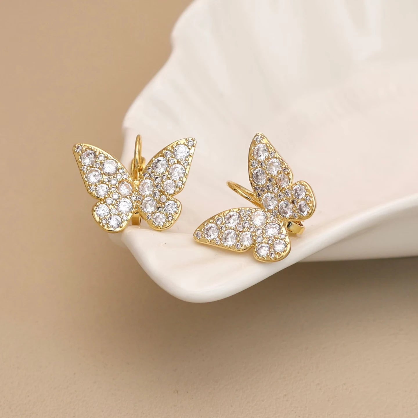 Women Butterfly Silver Small Stud Earring Fashion Elegant Glitter Sparking Wholesale Jewelry Accessories for Female Office Daily