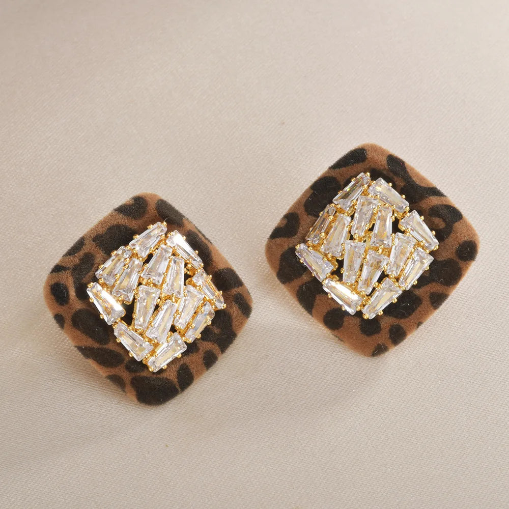 Retro Geometric Round Earrings Leopard Print Set with Zircon Stud Earrings Fashionable Elegant Luxury High-End Ear Jewelry Women