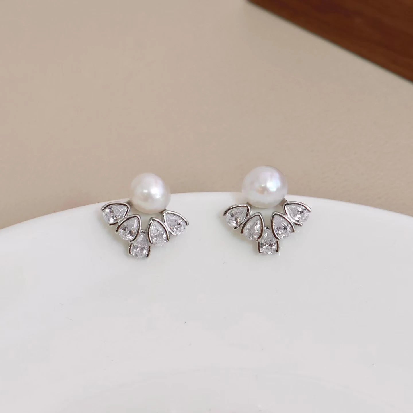 Elegant Simple Minimalistic Alphabet Stud Earrings for Girls Sweet Fine Jewellry for Women Ladies Accessories Chinese Supplier