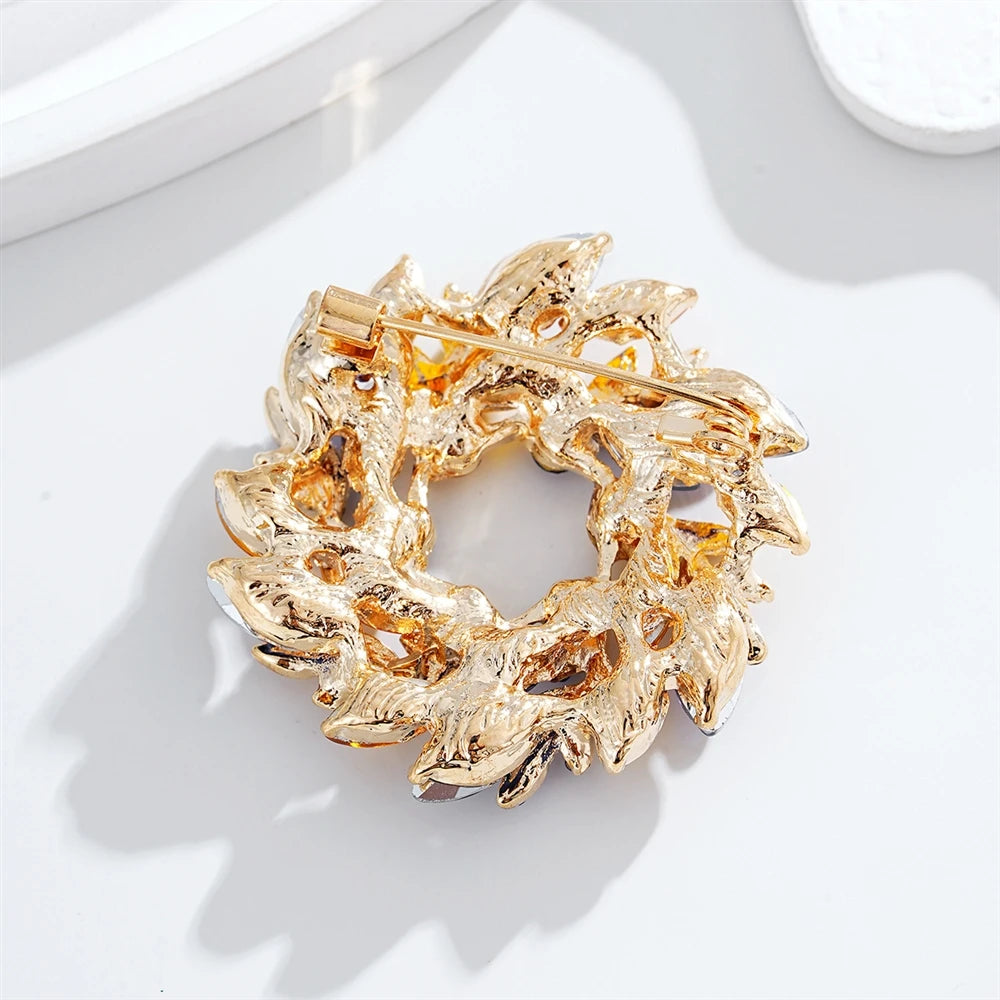 Fashion Glitter Rhinestone Sweet Elegant Brooches for Girls Stylish Luxury Pins Jewelry for Women Ladies Accessories New Design